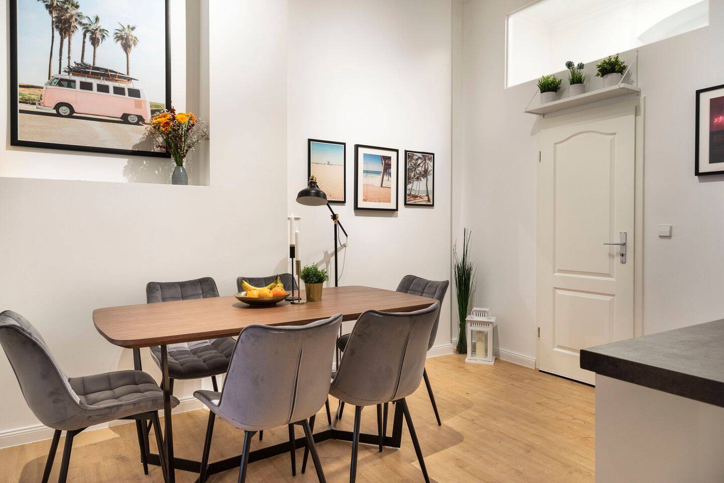 Compact 3-Room Furnished Apartment with High Ceilings in Prenzlauer Berg