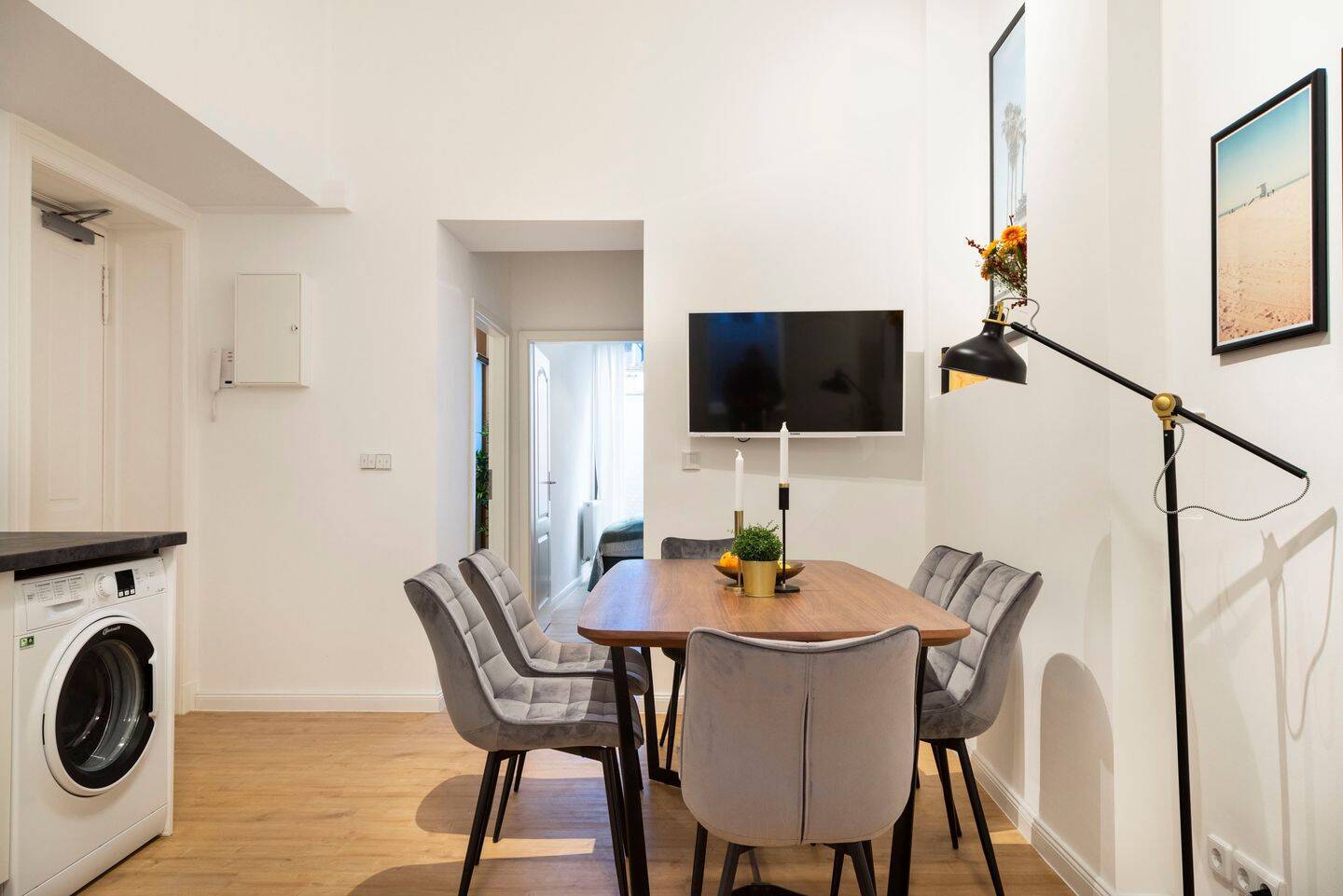 Compact 3-Room Furnished Apartment with High Ceilings in Prenzlauer Berg