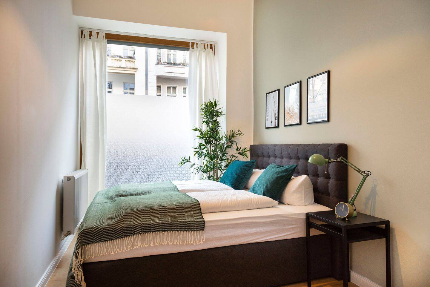 Compact 3-Room Furnished Apartment with High Ceilings in Prenzlauer Berg