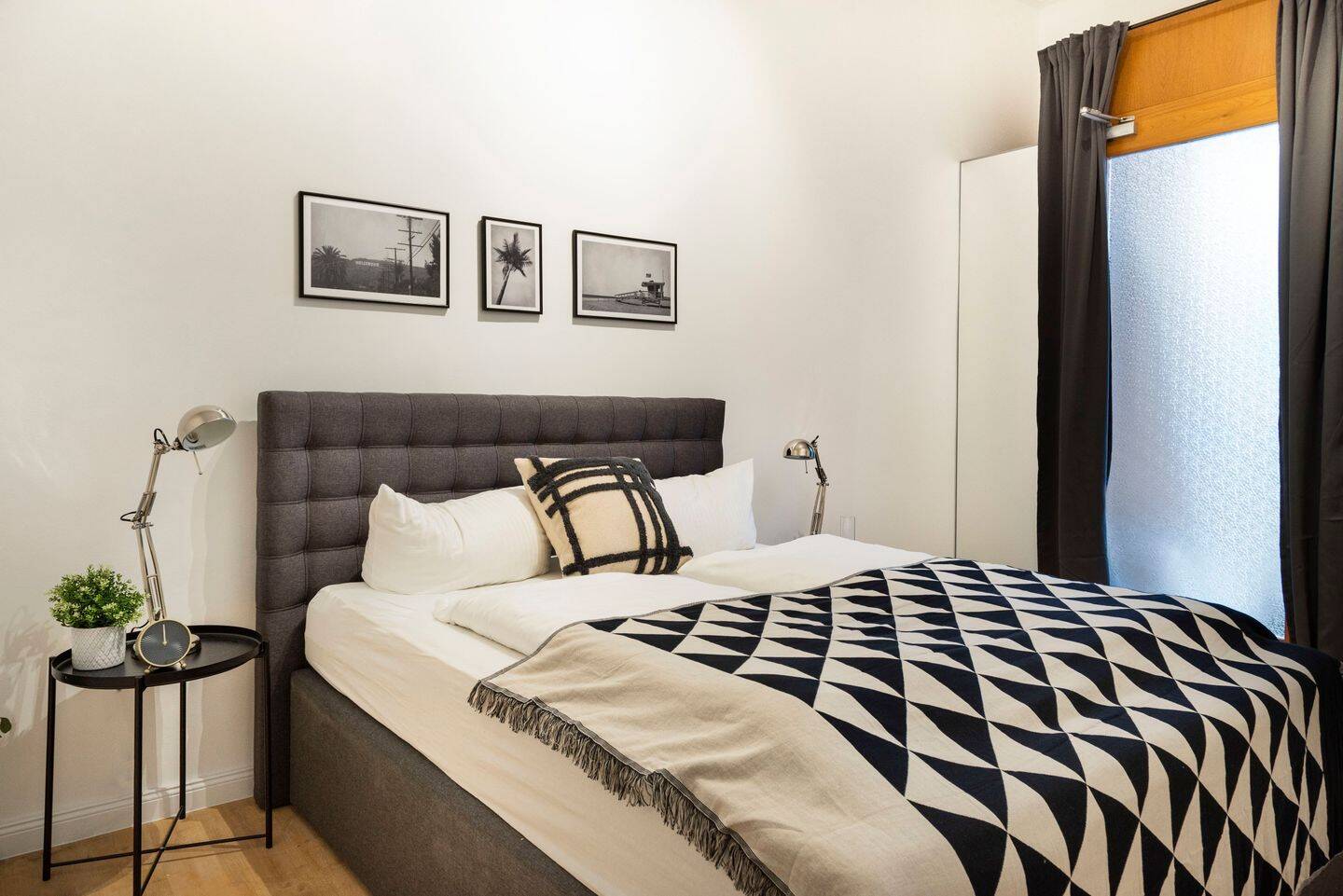 Compact 3-Room Furnished Apartment with High Ceilings in Prenzlauer Berg