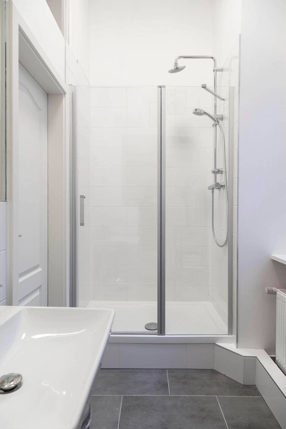 Compact 3-Room Furnished Apartment with High Ceilings in Prenzlauer Berg