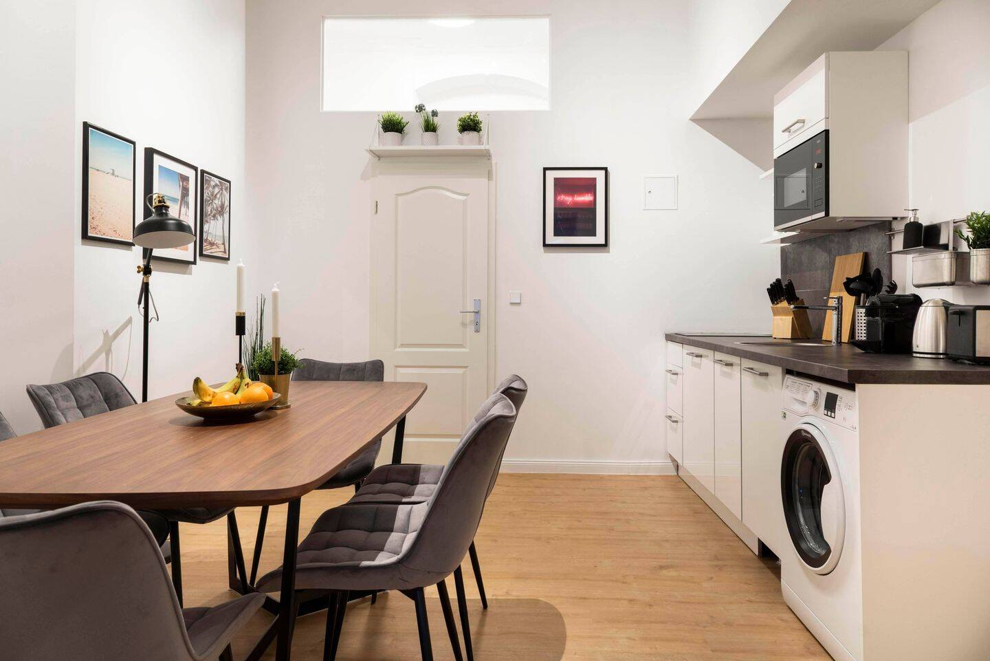 Compact 3-Room Furnished Apartment with High Ceilings in Prenzlauer Berg