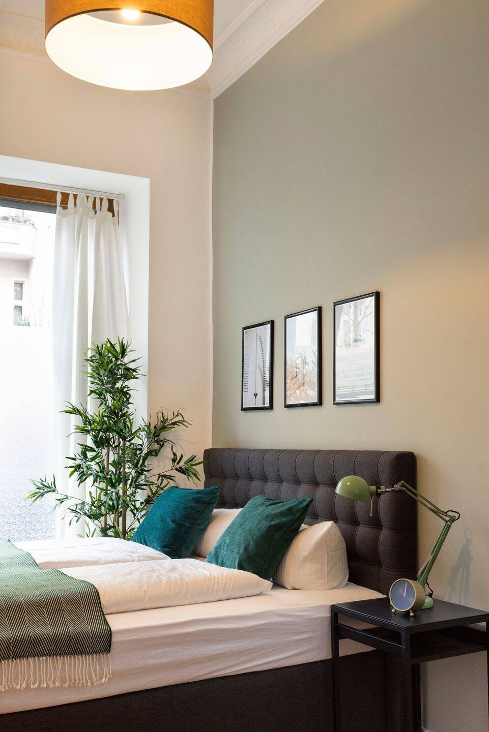 Compact 3-Room Furnished Apartment with High Ceilings in Prenzlauer Berg