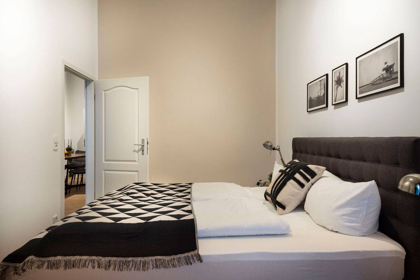 Compact 3-Room Furnished Apartment with High Ceilings in Prenzlauer Berg