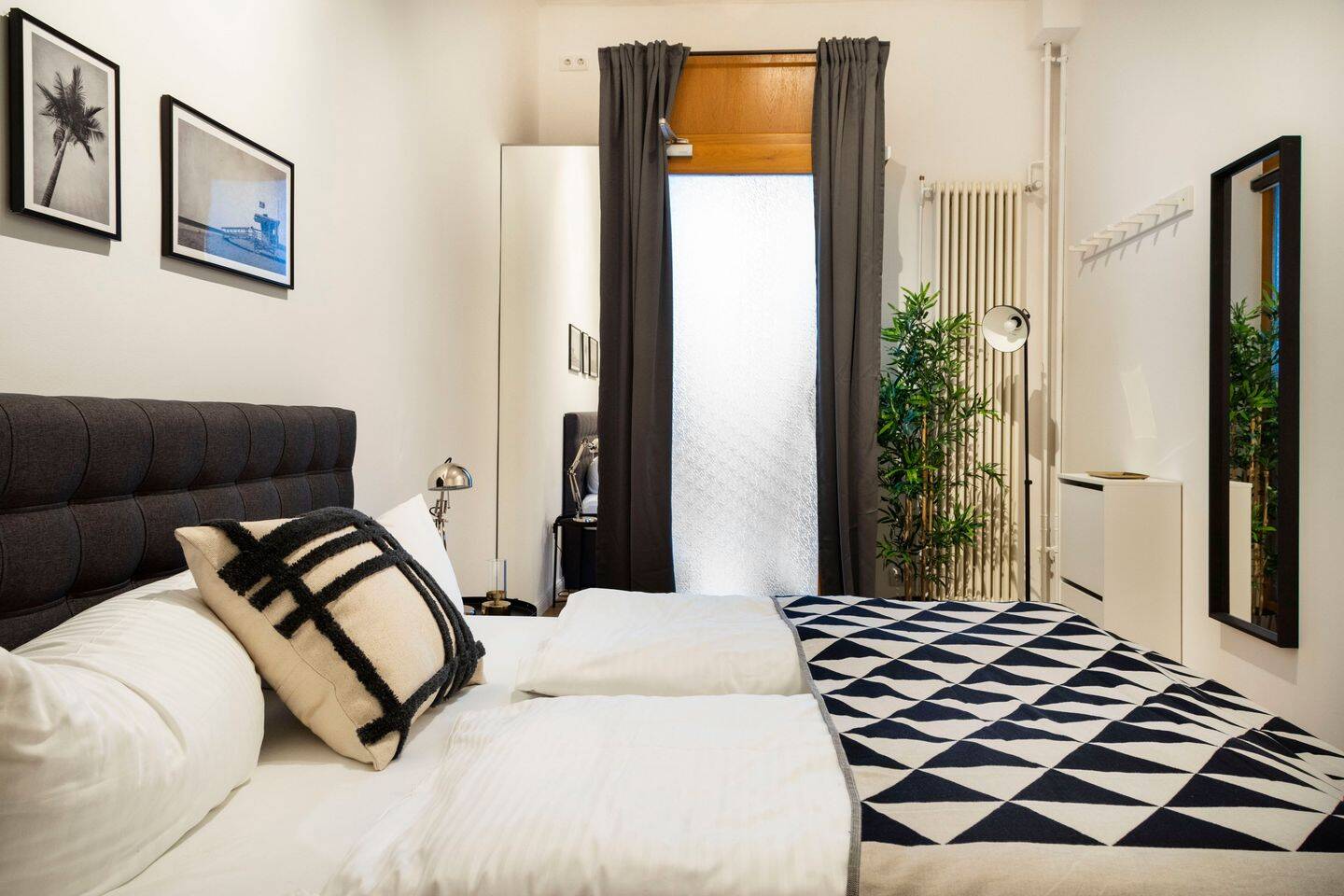 Compact 3-Room Furnished Apartment with High Ceilings in Prenzlauer Berg