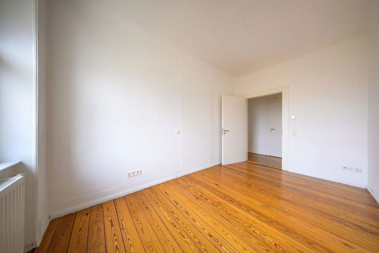 Spacious 3-Room Apartment with Additional Living Area – Stuttgart-Nord