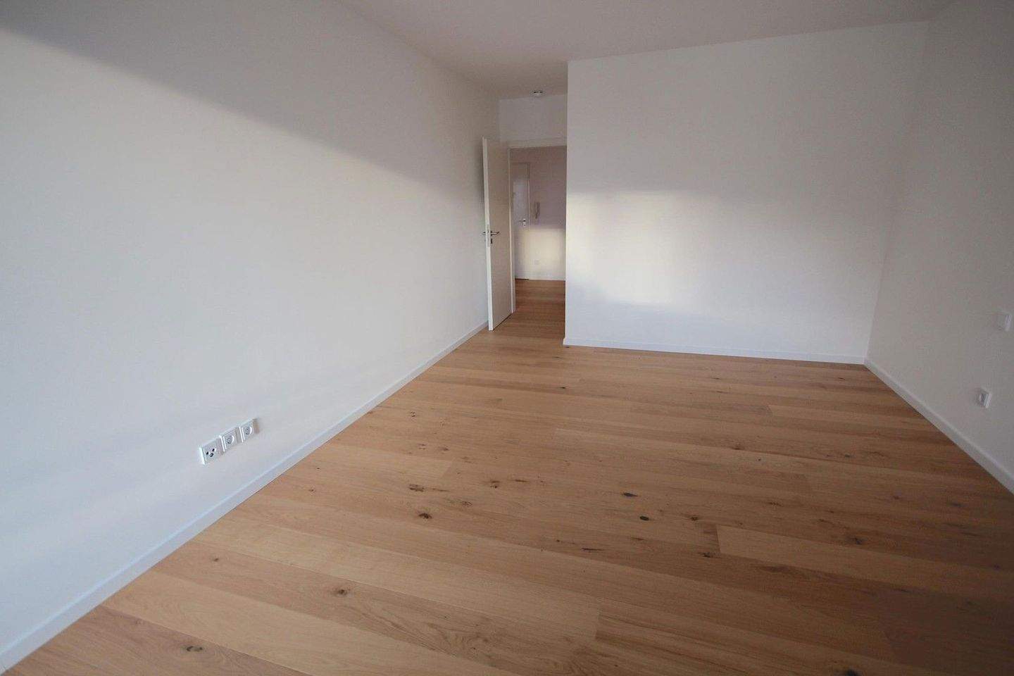 Spacious 2-Room Apartment with Balcony & Parking – Au-Haidhausen, Munich
