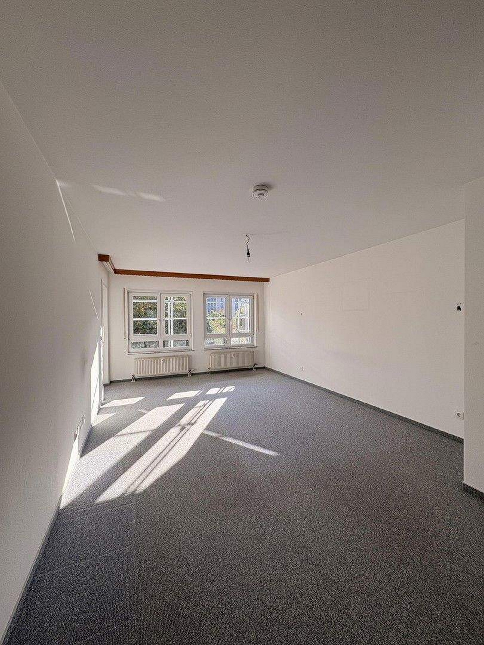 Bright 3-Room Apartment with Balcony & Parking – Prime Location in Sachsenhausen, Frankfurt