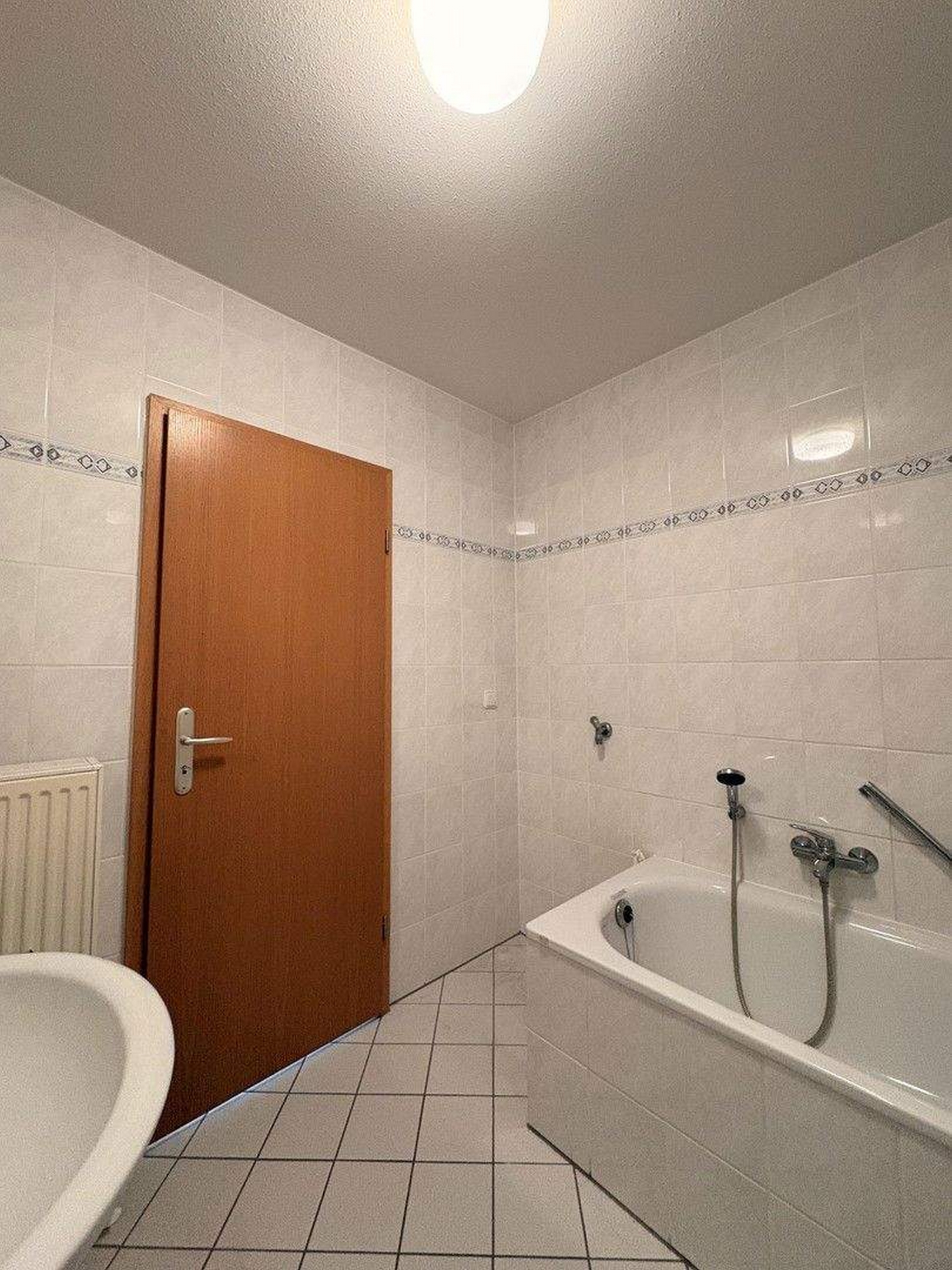 Bright 3-Room Apartment with Balcony & Parking – Prime Location in Sachsenhausen, Frankfurt