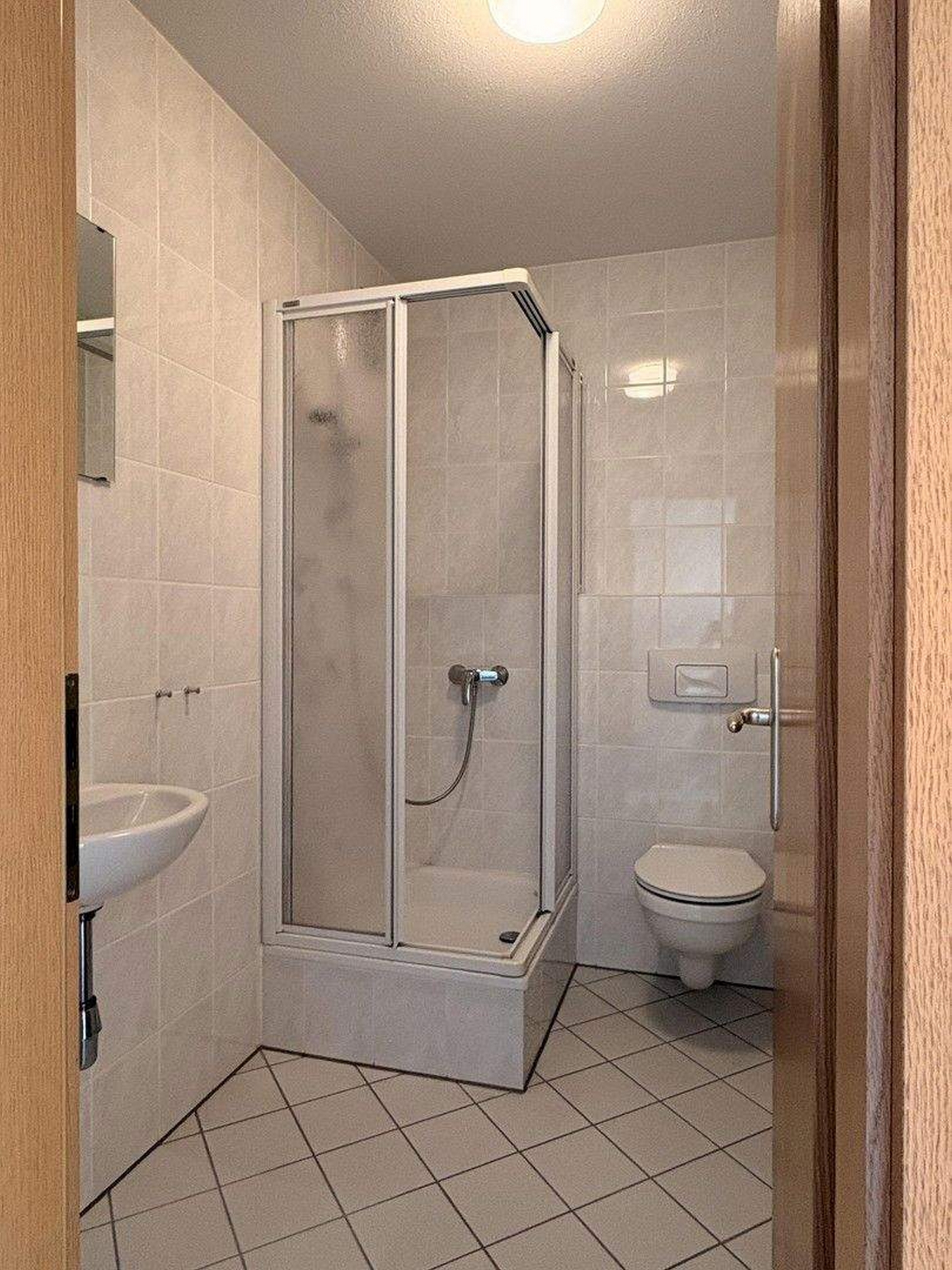 Bright 3-Room Apartment with Balcony & Parking – Prime Location in Sachsenhausen, Frankfurt