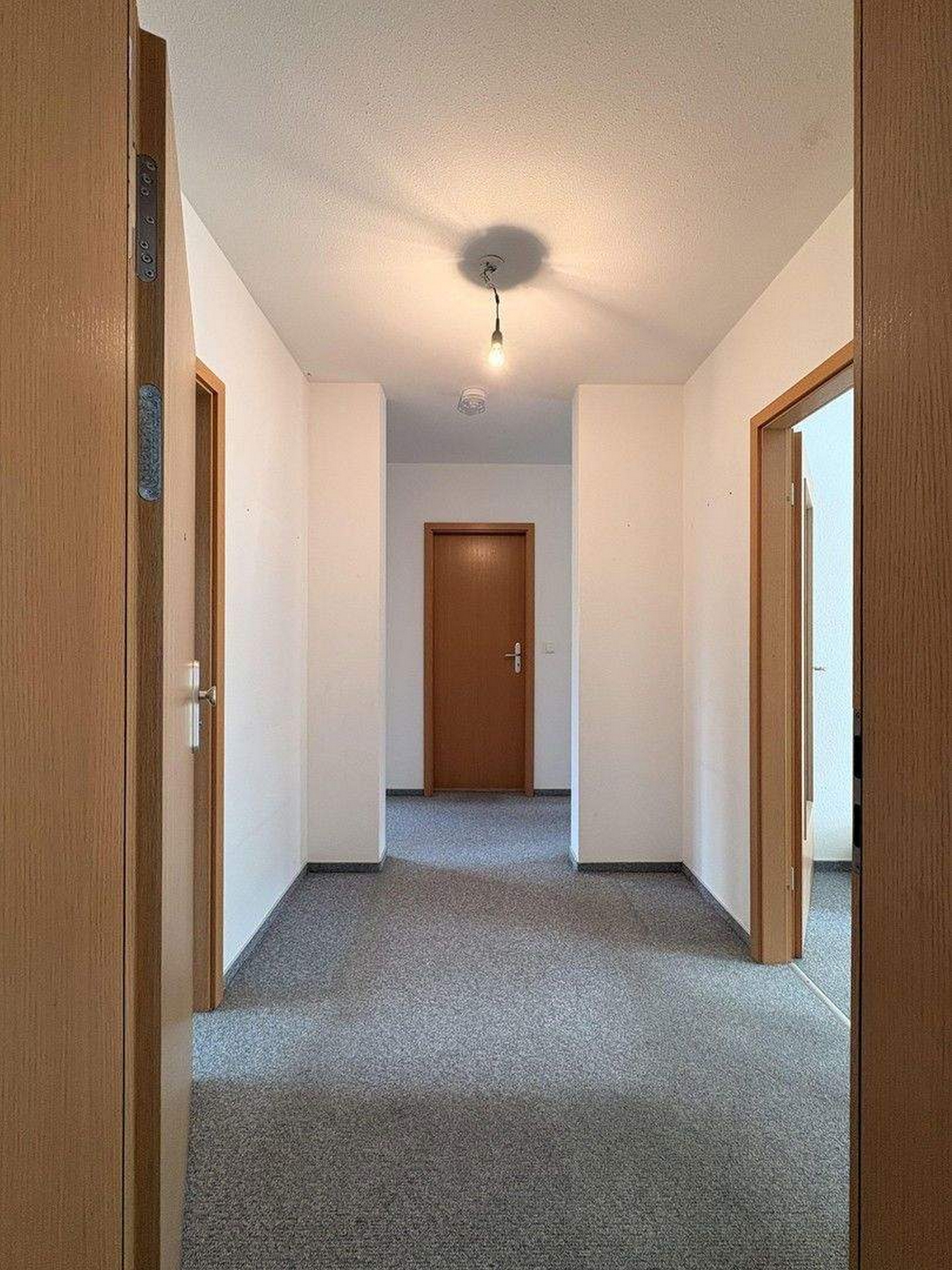 Bright 3-Room Apartment with Balcony & Parking – Prime Location in Sachsenhausen, Frankfurt