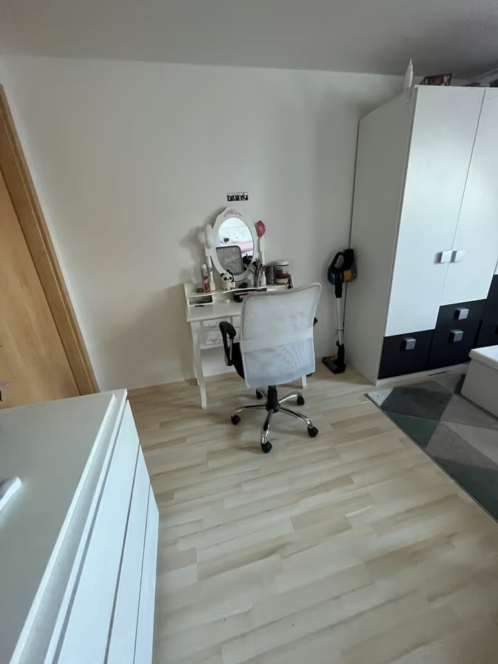 Furnished 1.5-Room Apartment for Sublet – Near University, Regensburg