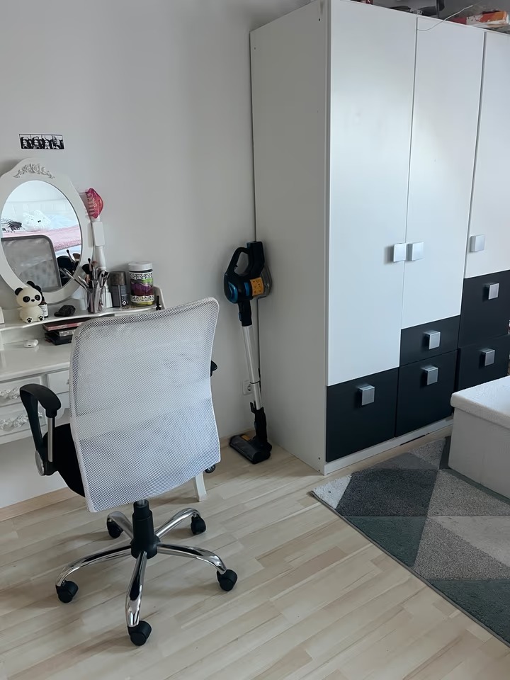 Furnished 1.5-Room Apartment for Sublet – Near University, Regensburg