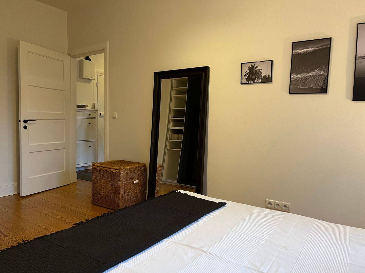Furnished 2-Room Apartment with Balcony in Winterhude