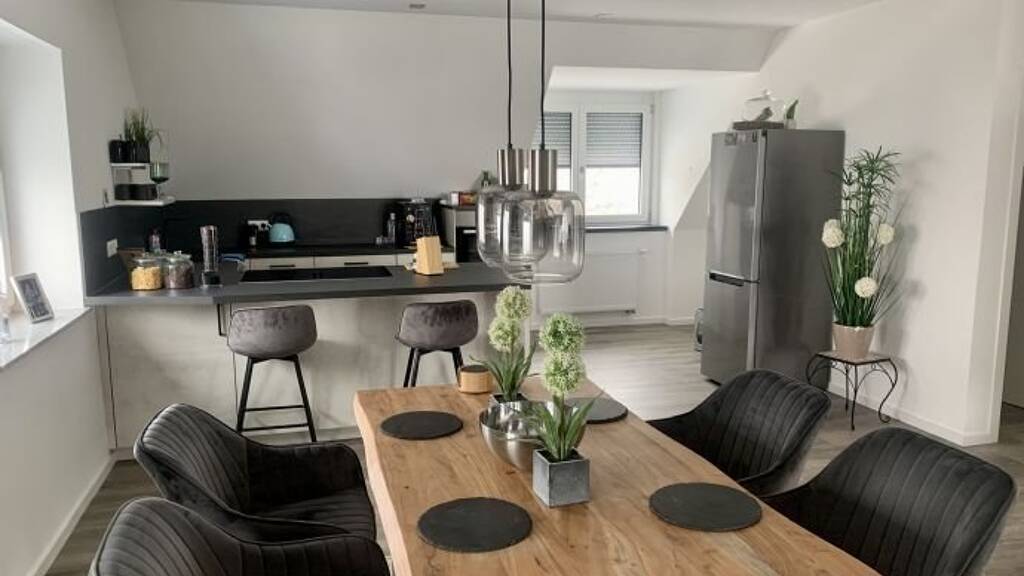 Modern 2.5-Room Loft with Balcony, E-Mobility Parking & Scenic Views
