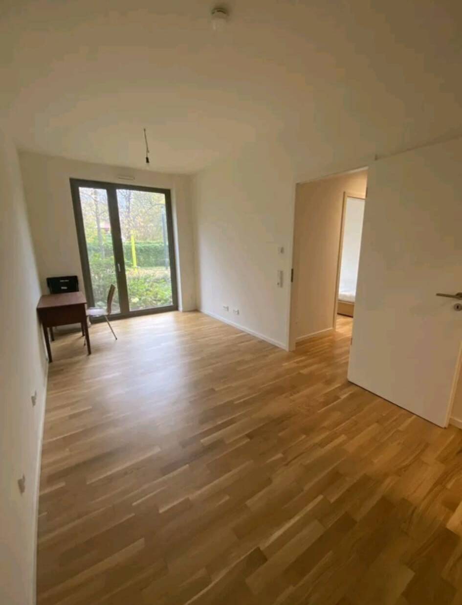 Modern 3-Room Ground Floor Apartment with Terrace in Prime Berlin Mitte