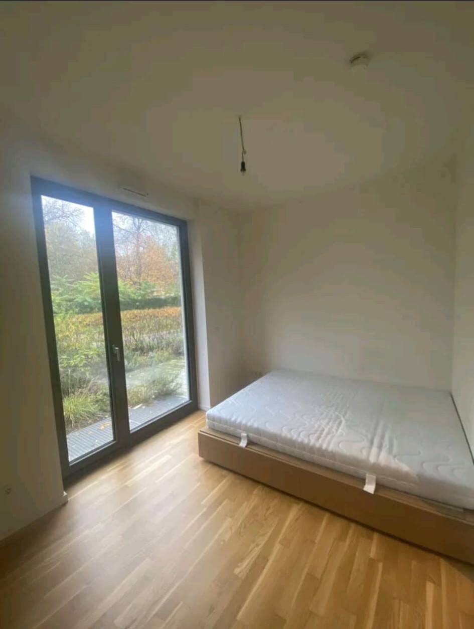 Modern 3-Room Ground Floor Apartment with Terrace in Prime Berlin Mitte