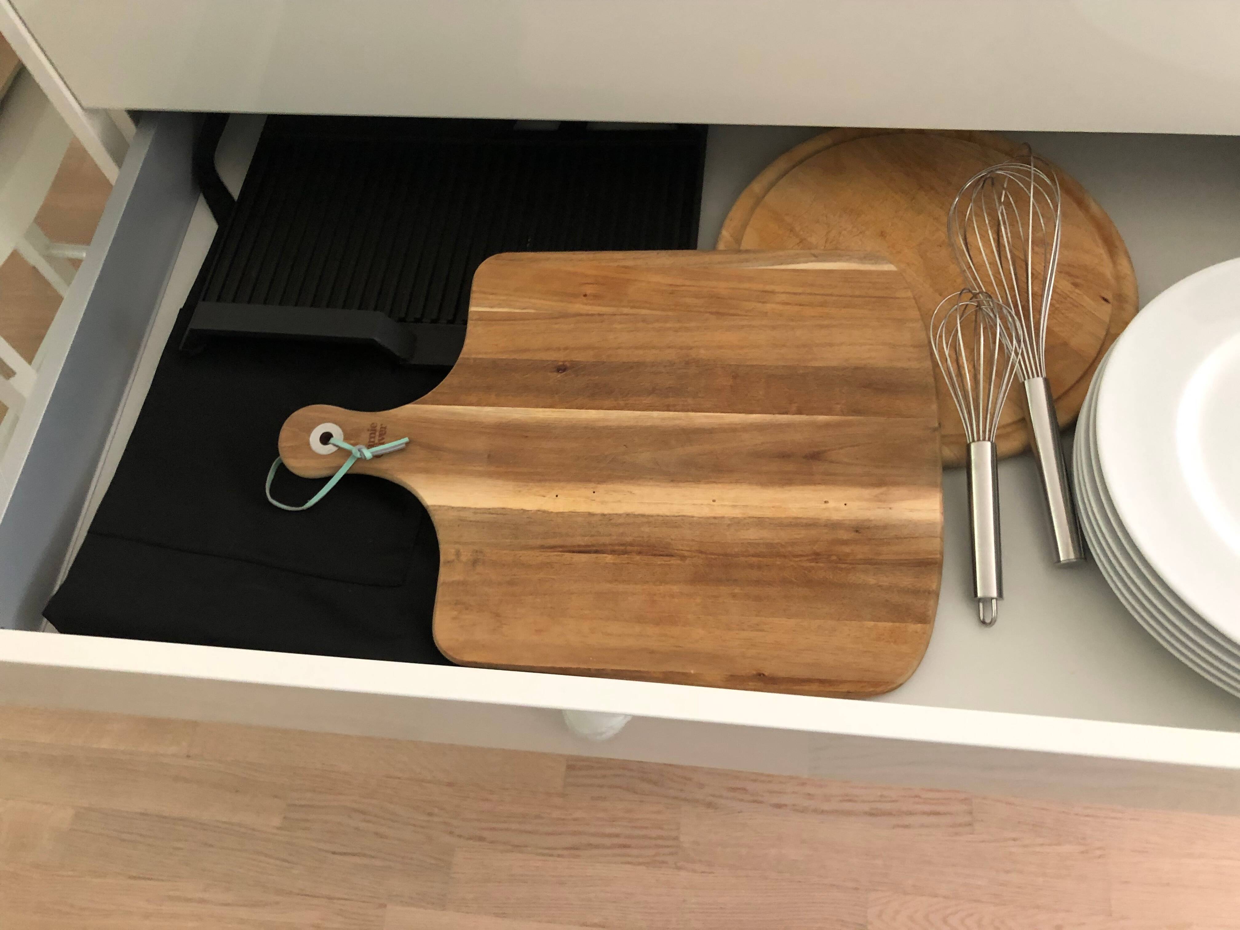 Modern 2.5-Room Furnished Apartment with Balcony & Underground Parking in Hamburg