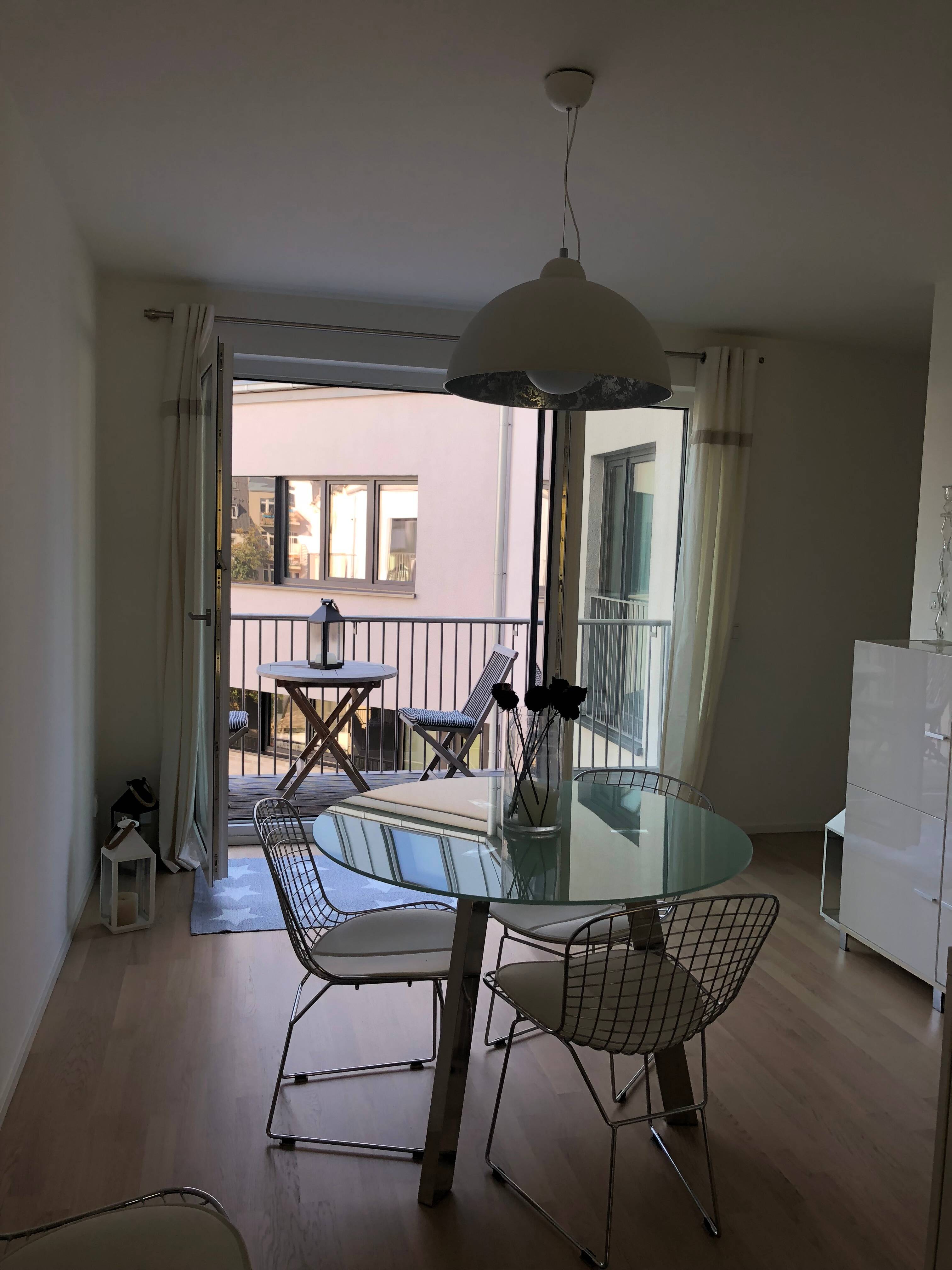 Modern 2.5-Room Furnished Apartment with Balcony & Underground Parking in Hamburg