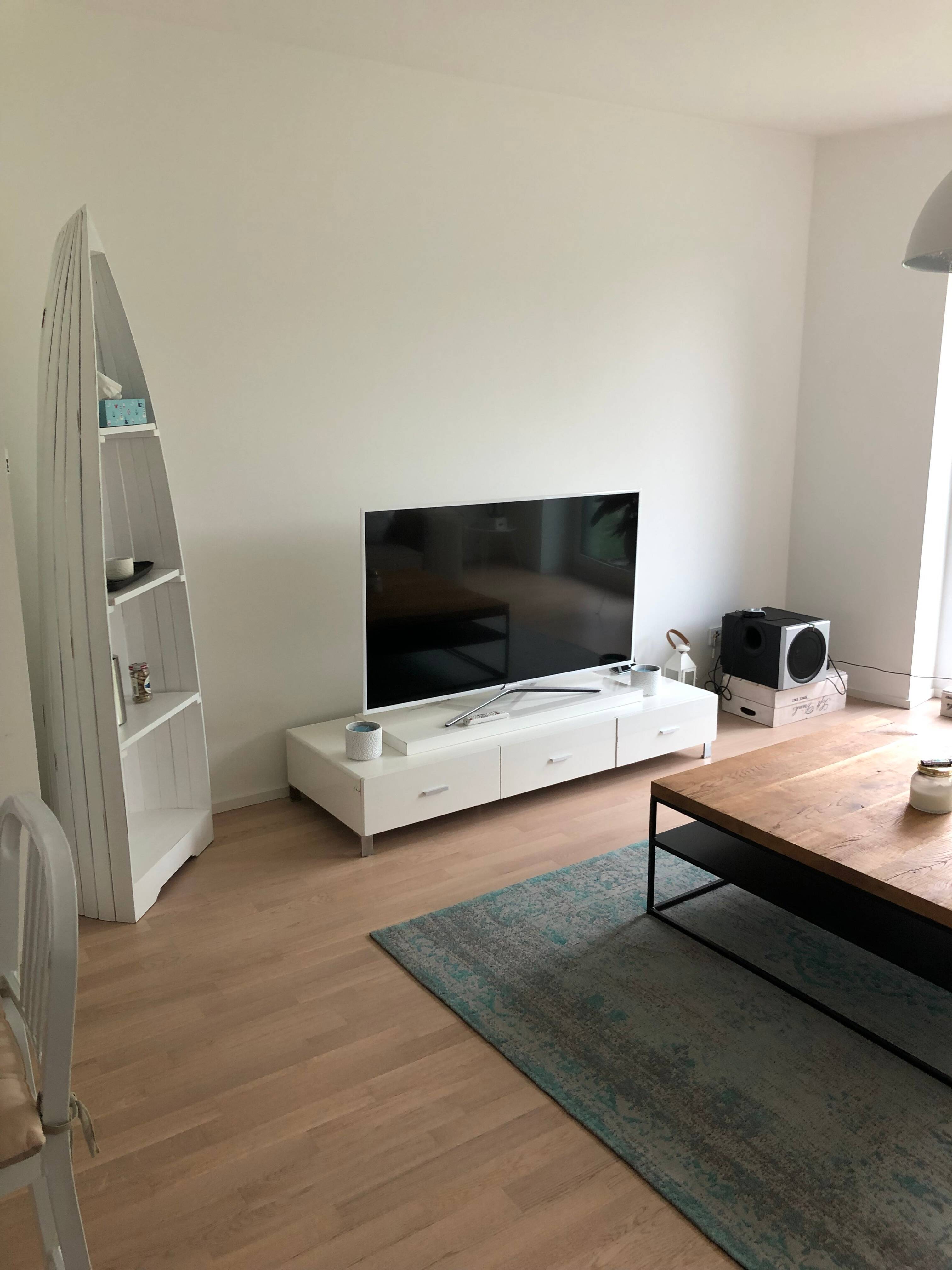 Modern 2.5-Room Furnished Apartment with Balcony & Underground Parking in Hamburg