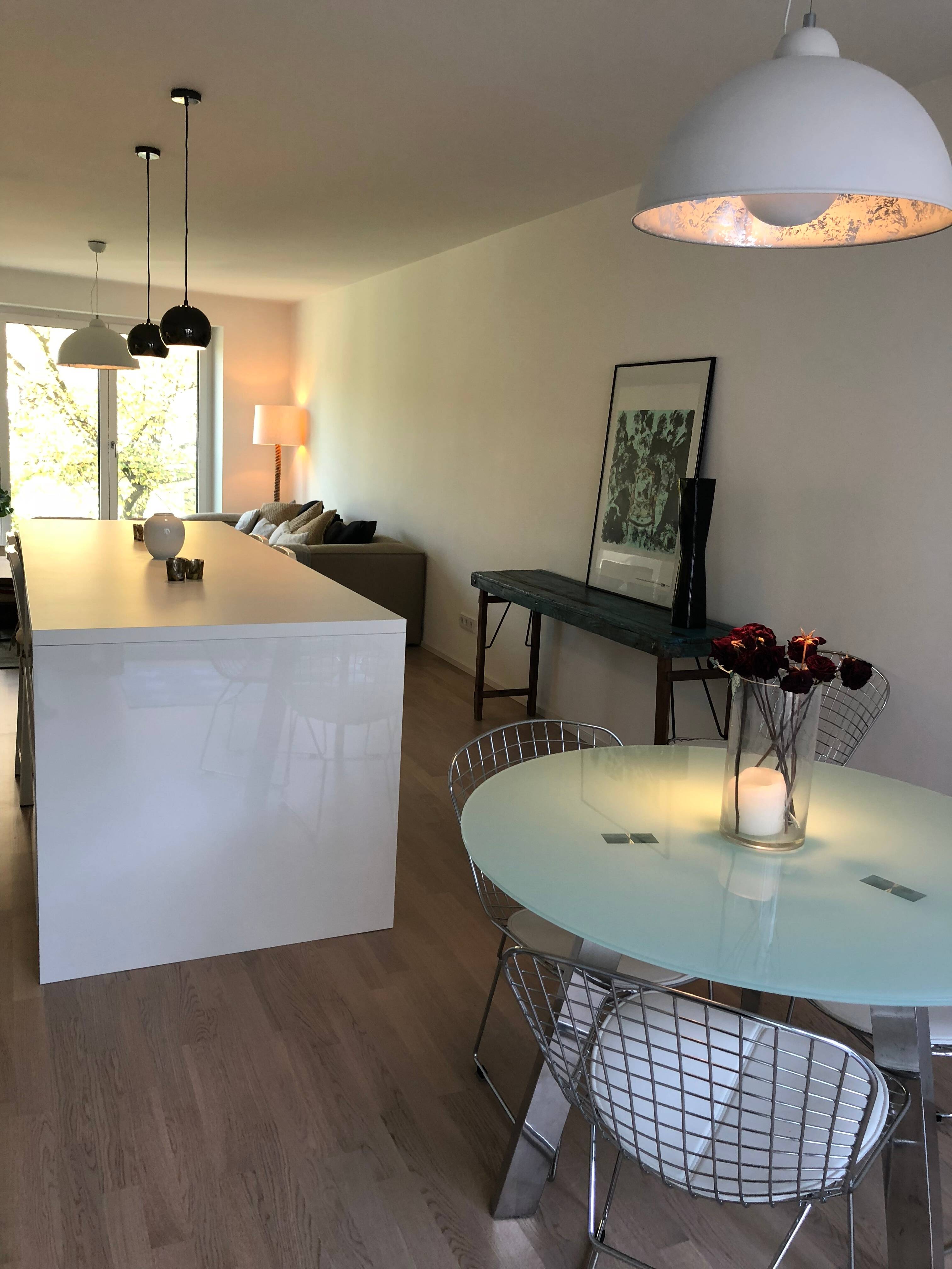 Modern 2.5-Room Furnished Apartment with Balcony & Underground Parking in Hamburg