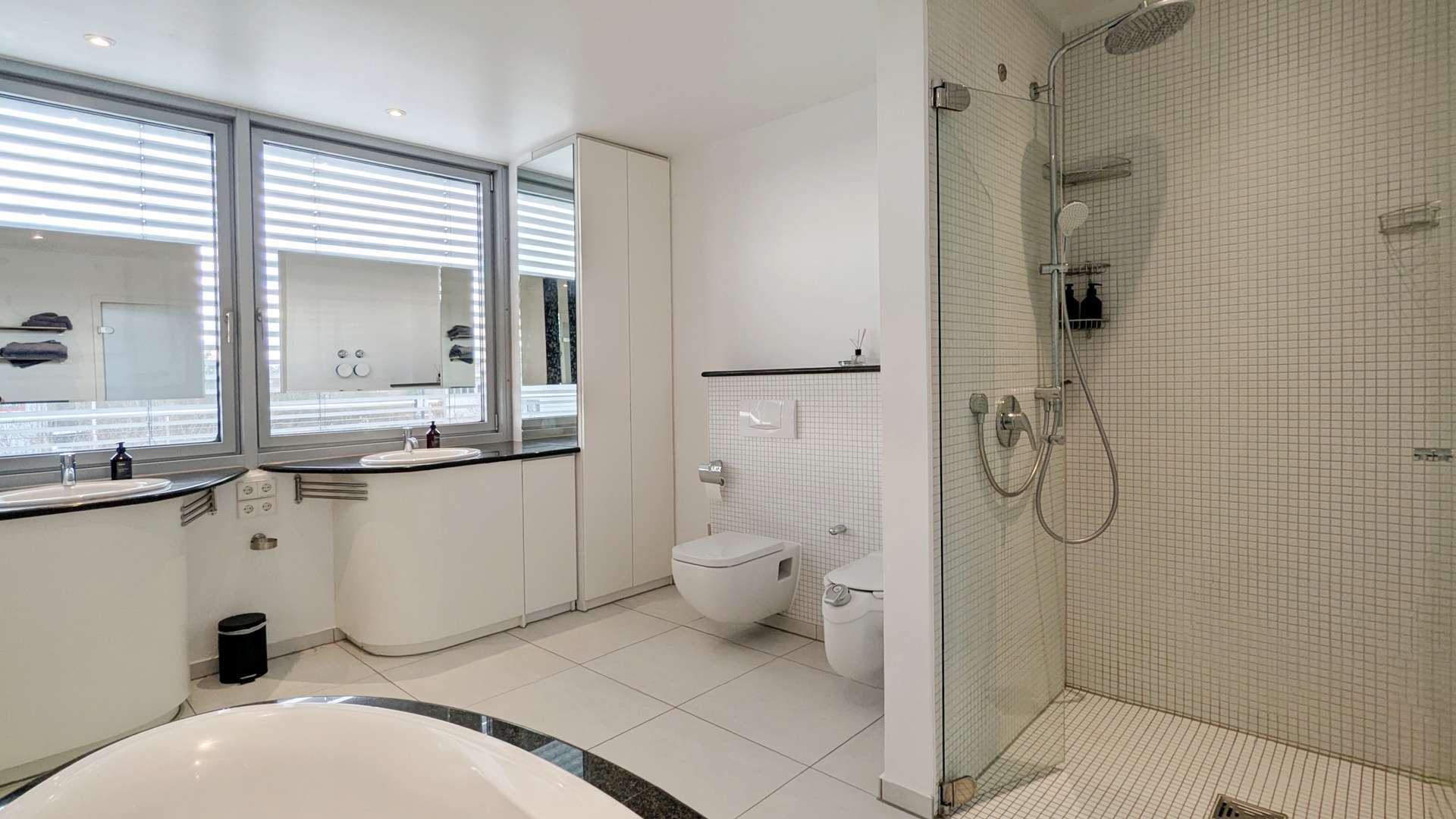 Exclusive Luxury 5.5-Room Duplex Penthouse with Rooftop Garden in Munich