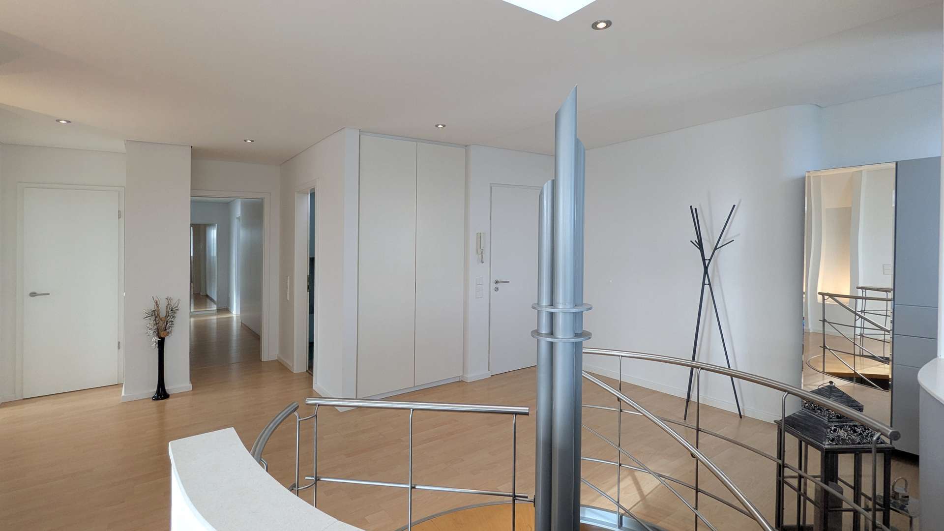 Exclusive Luxury 5.5-Room Duplex Penthouse with Rooftop Garden in Munich