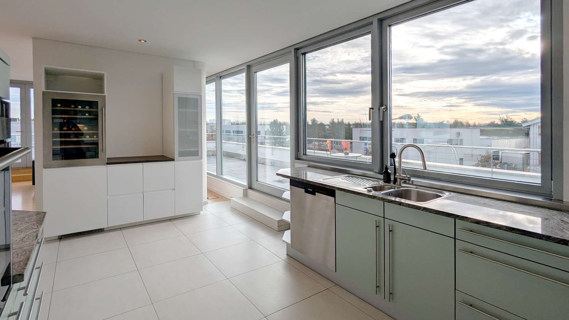 Exclusive Luxury 5.5-Room Duplex Penthouse with Rooftop Garden in Munich