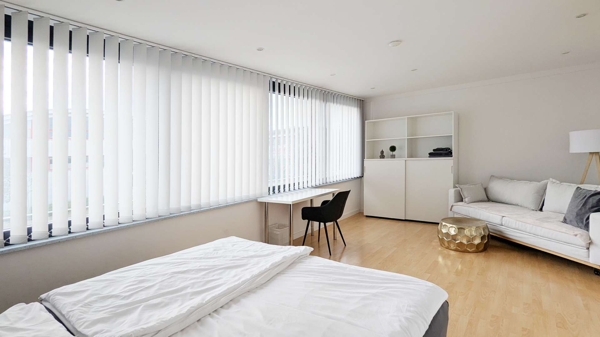 Exclusive Luxury 5.5-Room Duplex Penthouse with Rooftop Garden in Munich