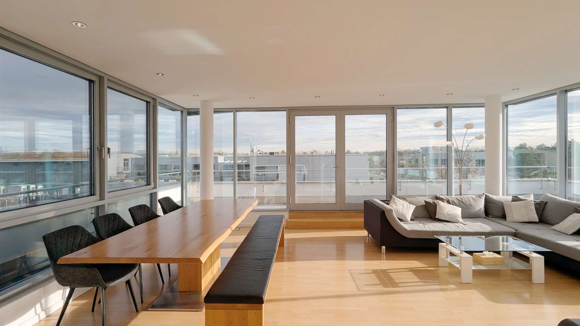 Exclusive Luxury 5.5-Room Duplex Penthouse with Rooftop Garden in Munich