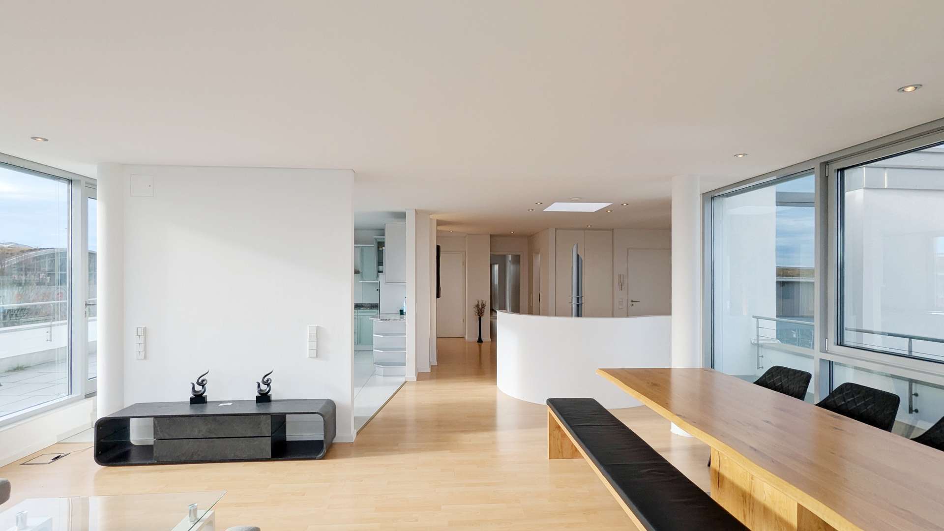 Exclusive Luxury 5.5-Room Duplex Penthouse with Rooftop Garden in Munich