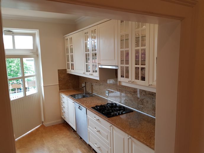 Bright & Spacious Altbau Apartment Near Pasing Park – 2 Rooms, 82 m²