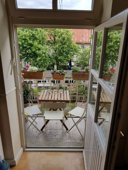 Bright & Spacious Altbau Apartment Near Pasing Park – 2 Rooms, 82 m²