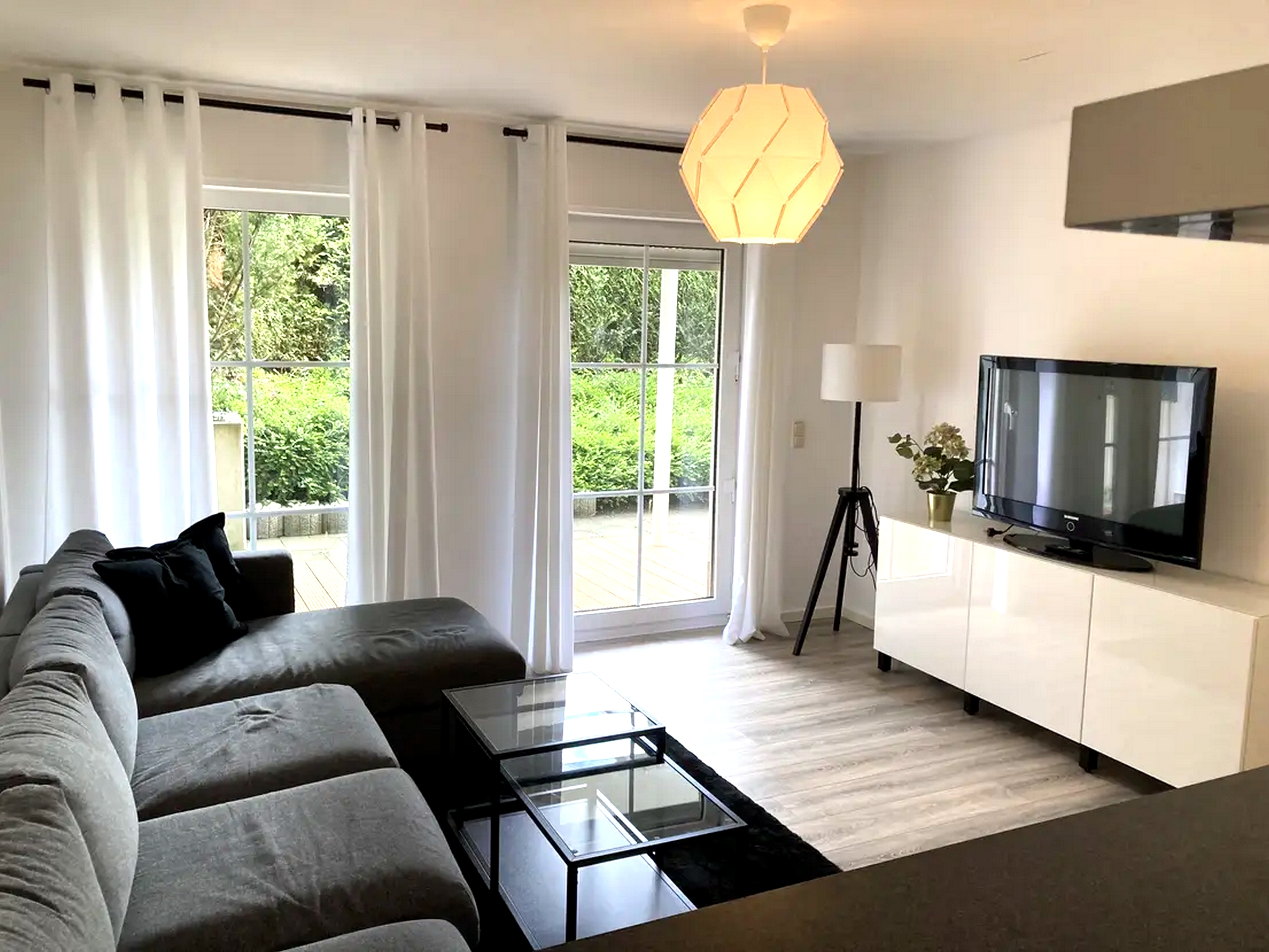 Modern 2-room ground floor apartment with terrace and garden in Cologne-Dünnwald