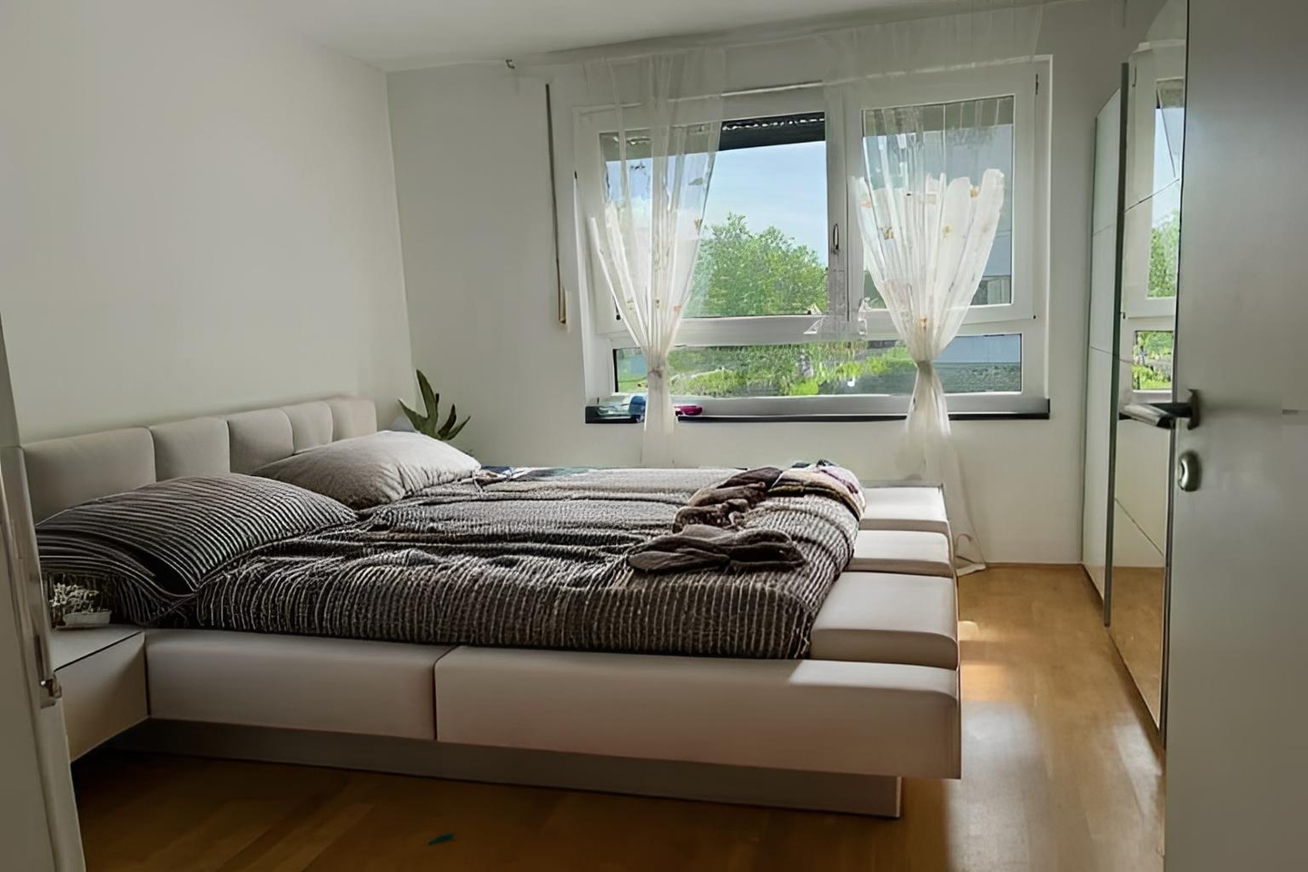 Modern 3-Bedroom New-Build Apartment with Loggia in Munich-Bogenhausen