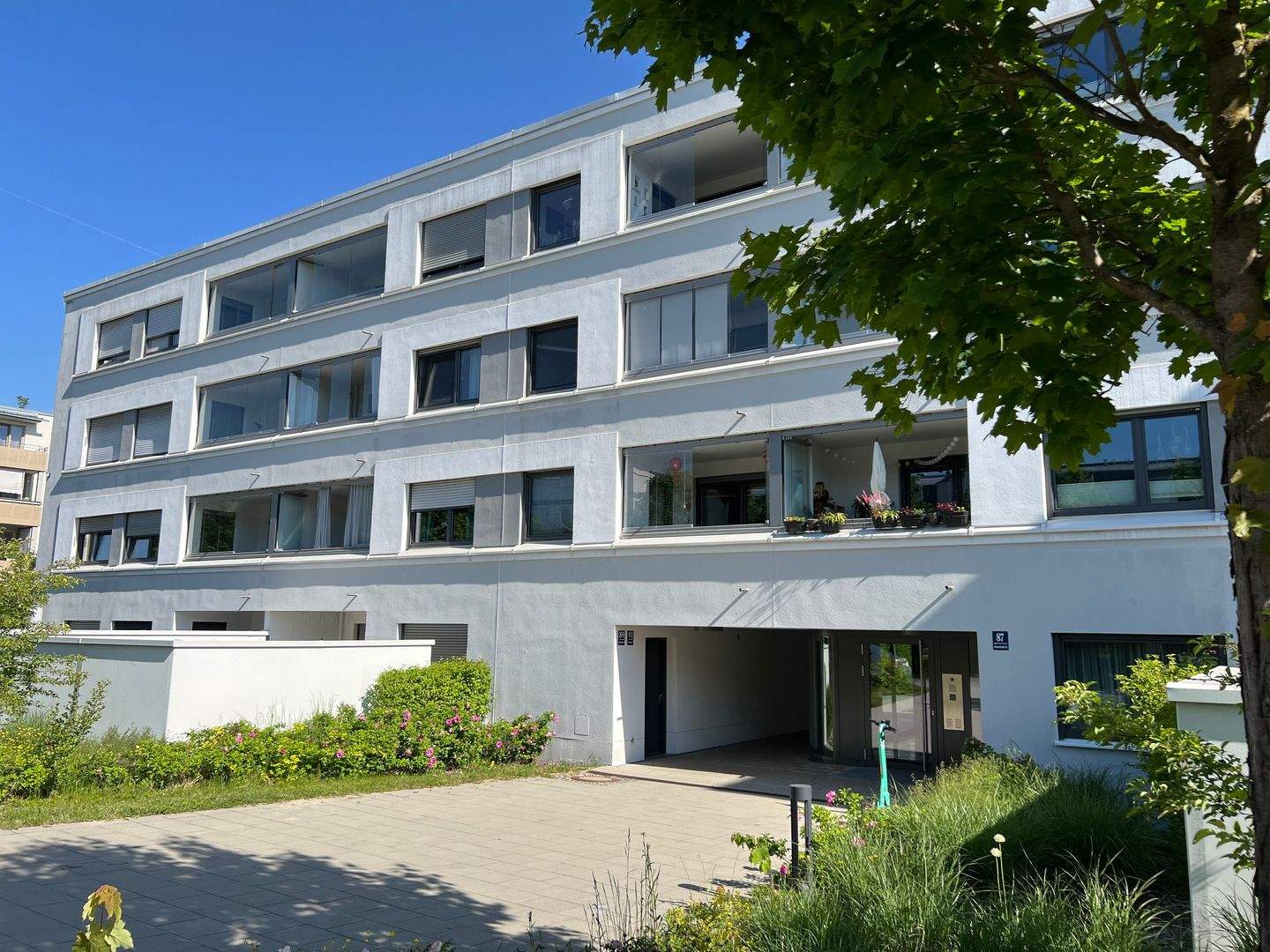 Modern 3-Bedroom New-Build Apartment with Loggia in Munich-Bogenhausen