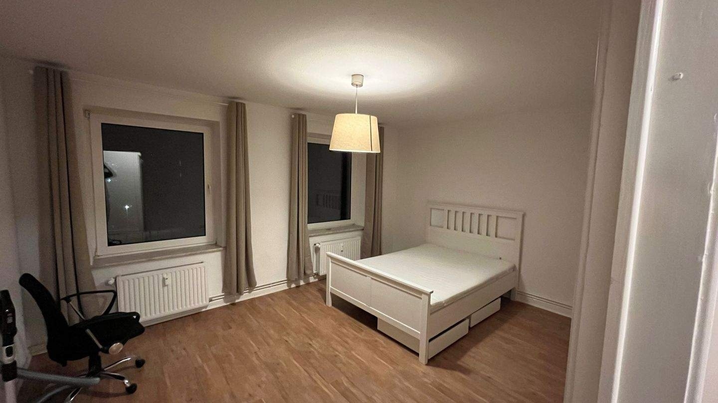 Bright 2-Room Apartment with Balcony in Hamburg-Altona-Altstadt