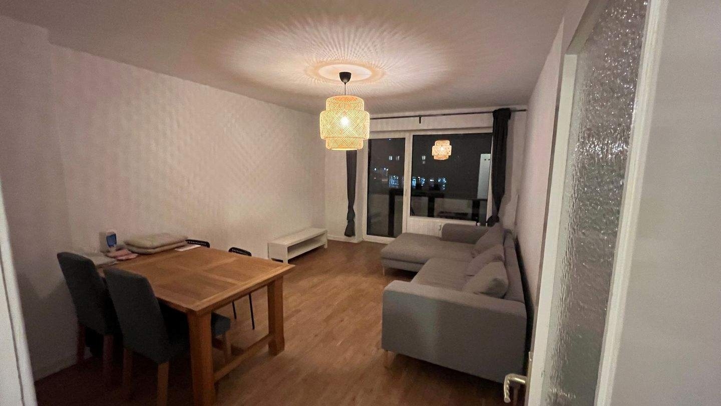 Bright 2-Room Apartment with Balcony in Hamburg-Altona-Altstadt