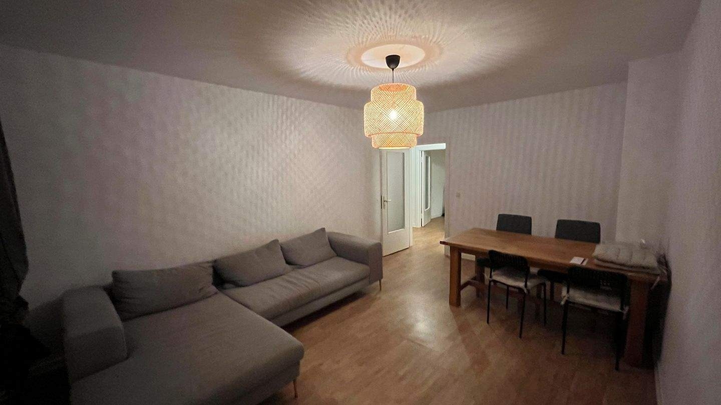 Bright 2-Room Apartment with Balcony in Hamburg-Altona-Altstadt