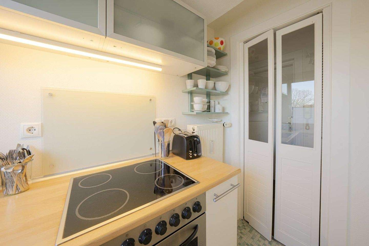 Charming 2-Room Top-Floor Apartment in Hamburg-Altona-Nord