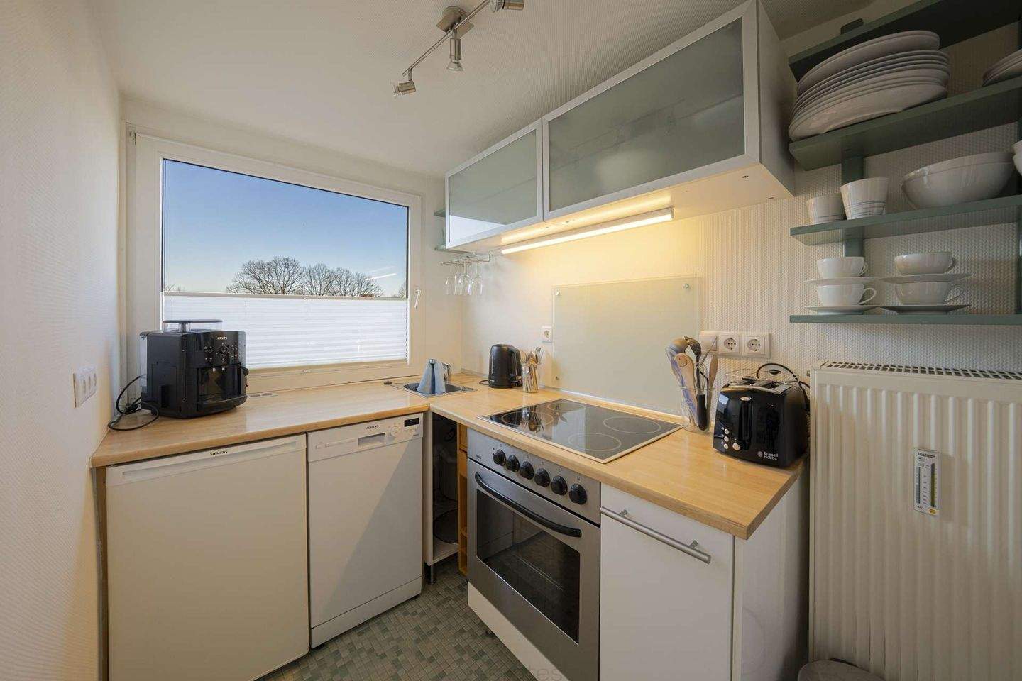 Charming 2-Room Top-Floor Apartment in Hamburg-Altona-Nord