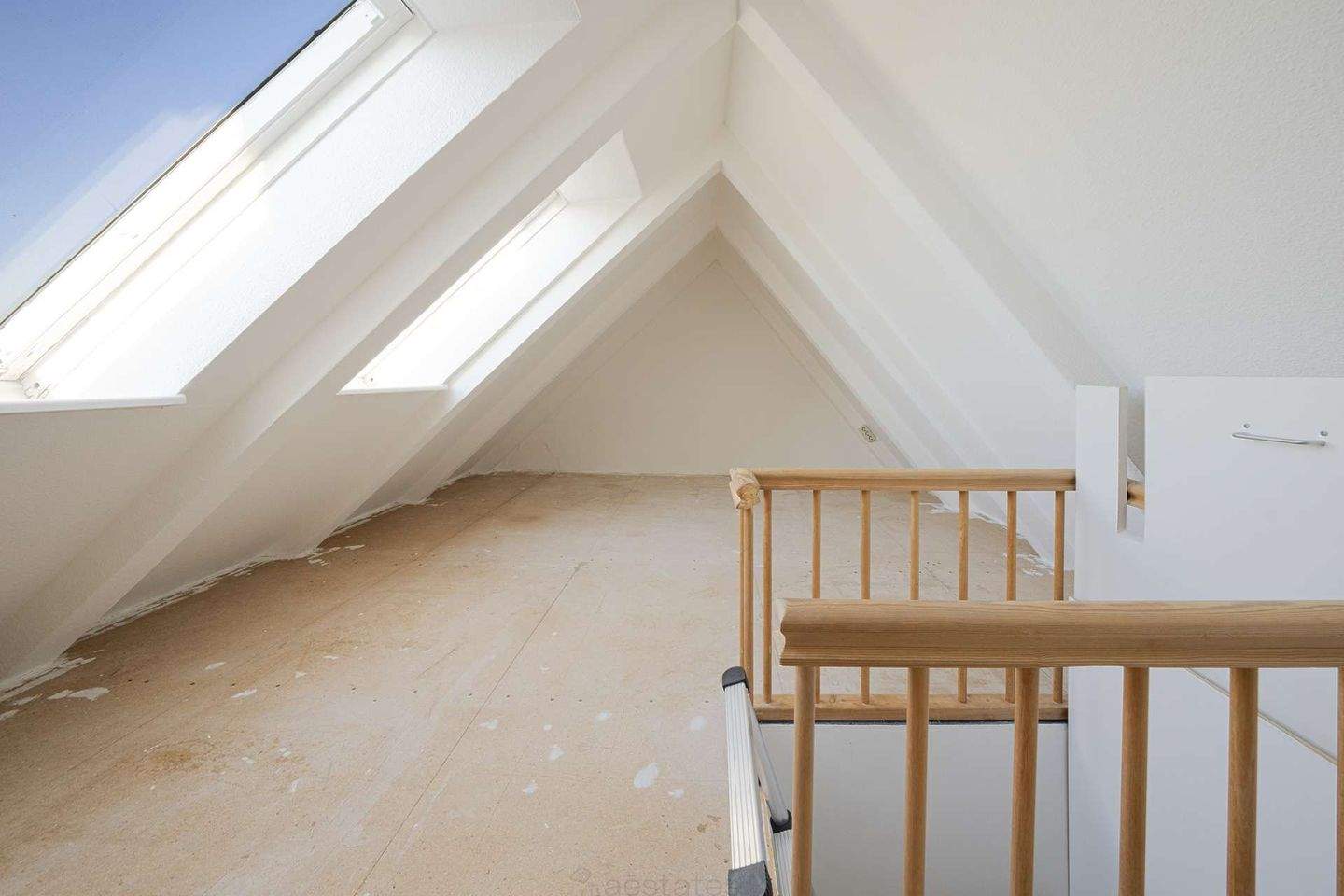 Charming 2-Room Top-Floor Apartment in Hamburg-Altona-Nord