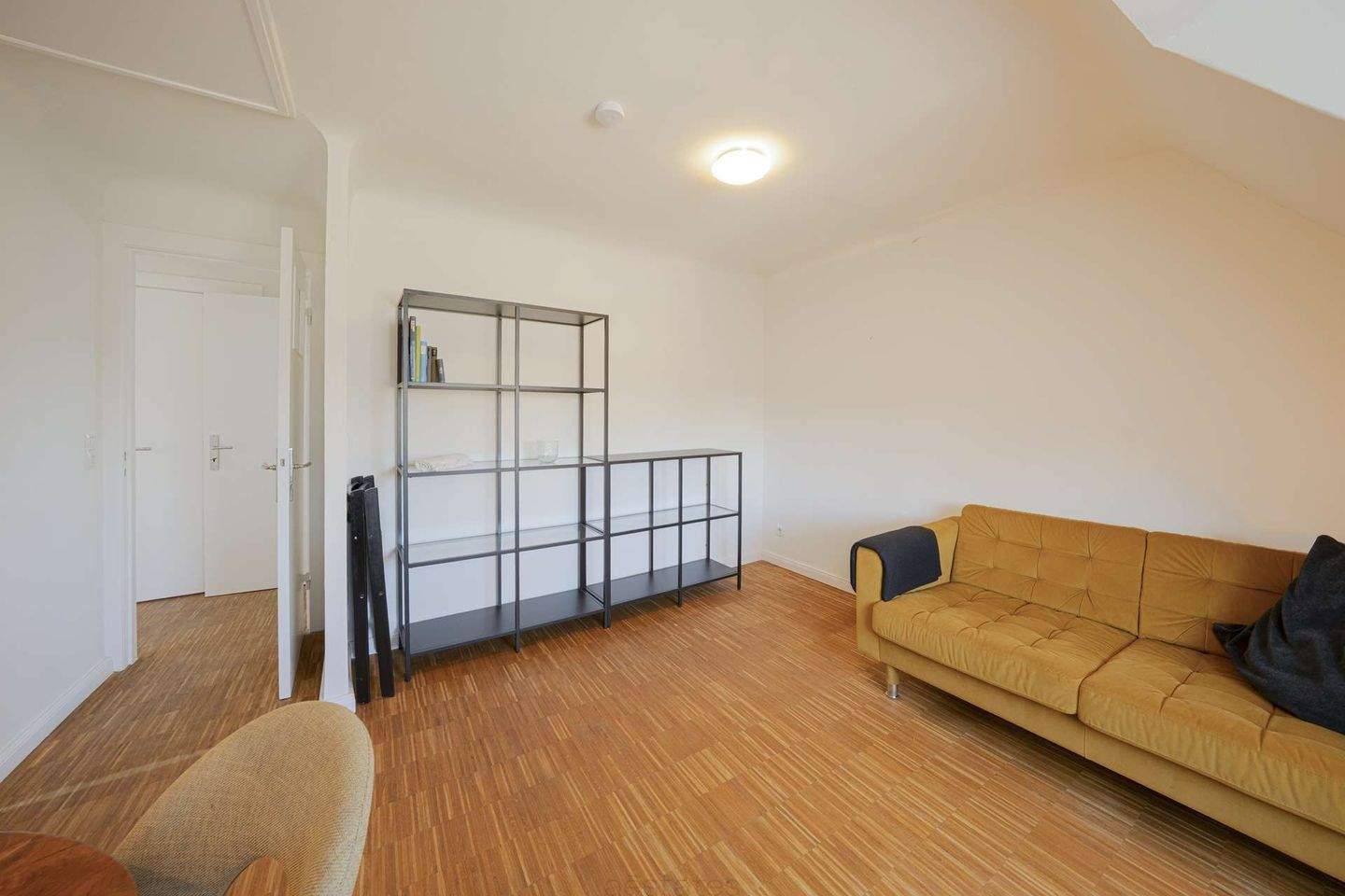 Charming 2-Room Top-Floor Apartment in Hamburg-Altona-Nord