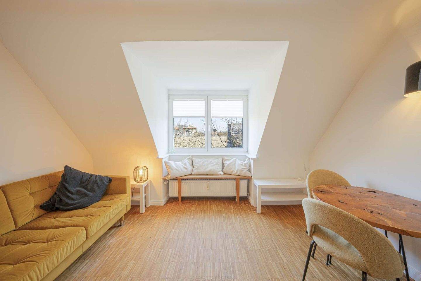 Charming 2-Room Top-Floor Apartment in Hamburg-Altona-Nord