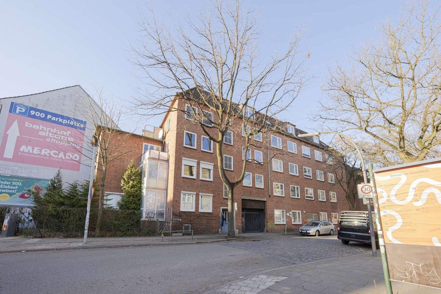 Charming 2-Room Top-Floor Apartment in Hamburg-Altona-Nord