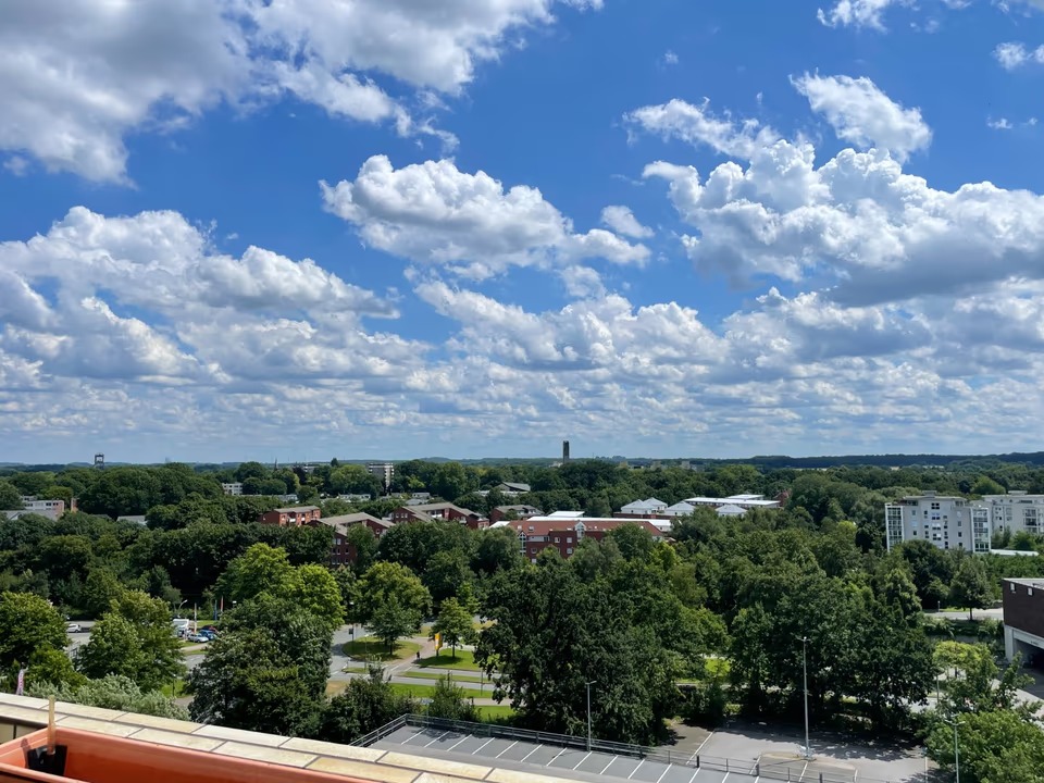 Furnished Rooftop Apartment with Open Views in Marl