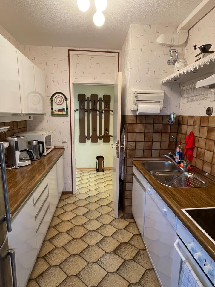 Furnished Rooftop Apartment with Open Views in Marl
