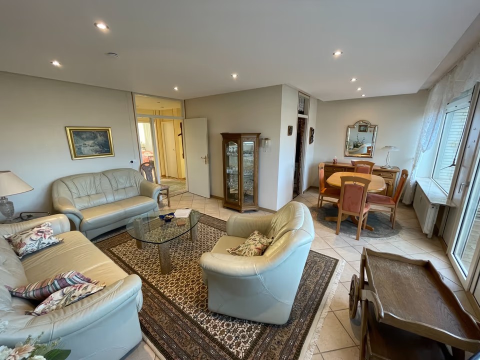 Furnished Rooftop Apartment with Open Views in Marl