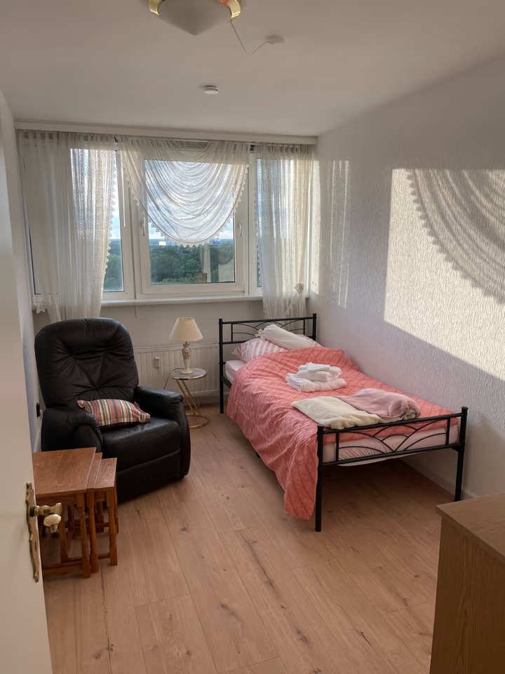 Furnished Rooftop Apartment with Open Views in Marl