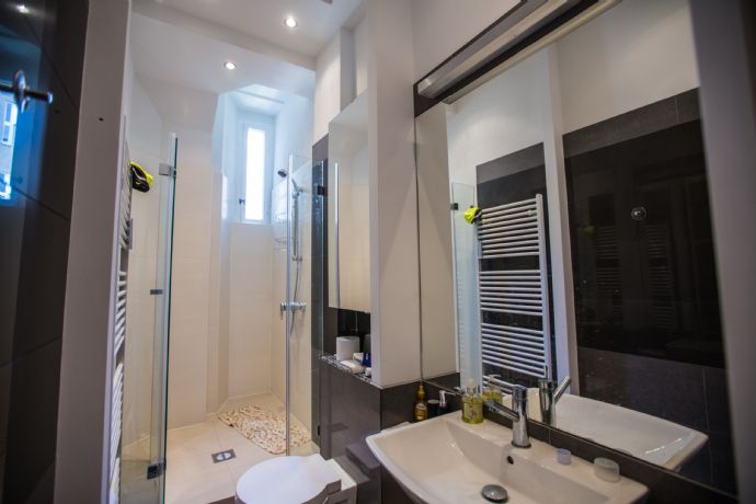 Elegant 2-Room Apartment in Prime Berlin-Charlottenburg